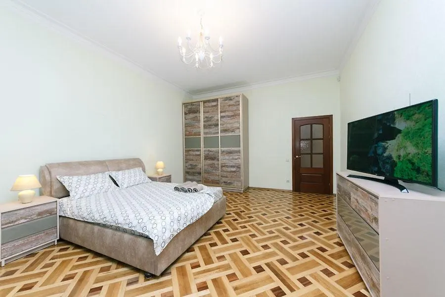 2 Bedroms Right Near Khreashatik Kyiv 0*,