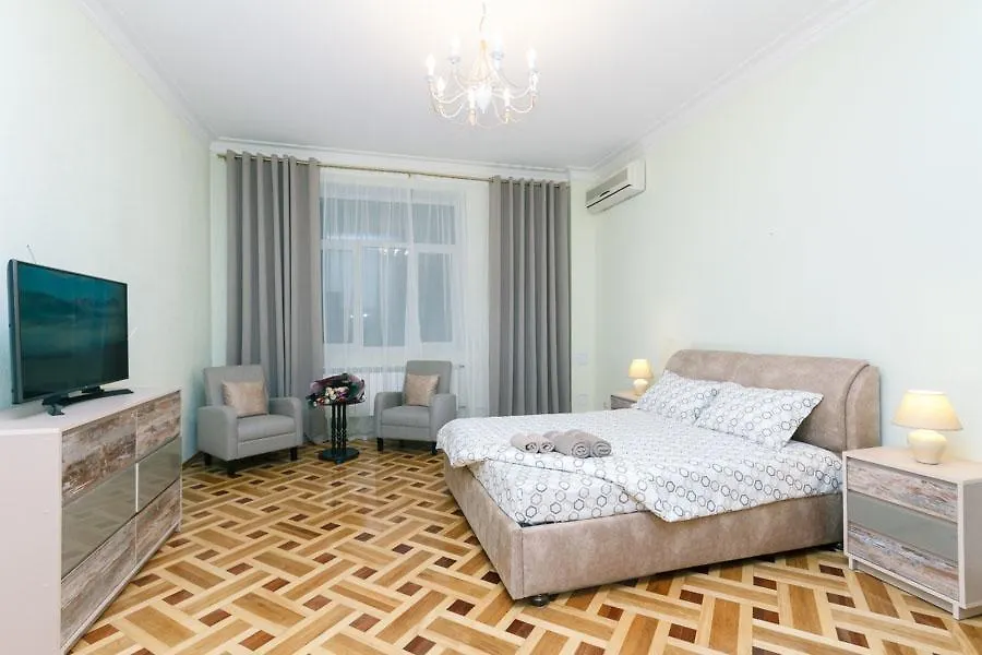 2 Bedroms Right Near Khreashatik Kyiv Apartment