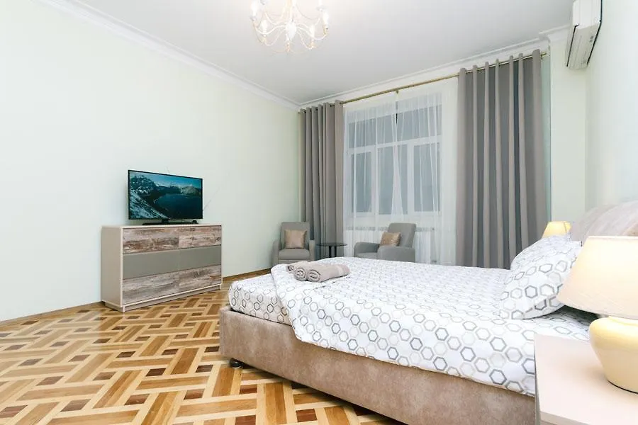 2 Bedroms Right Near Khreashatik Kyiv