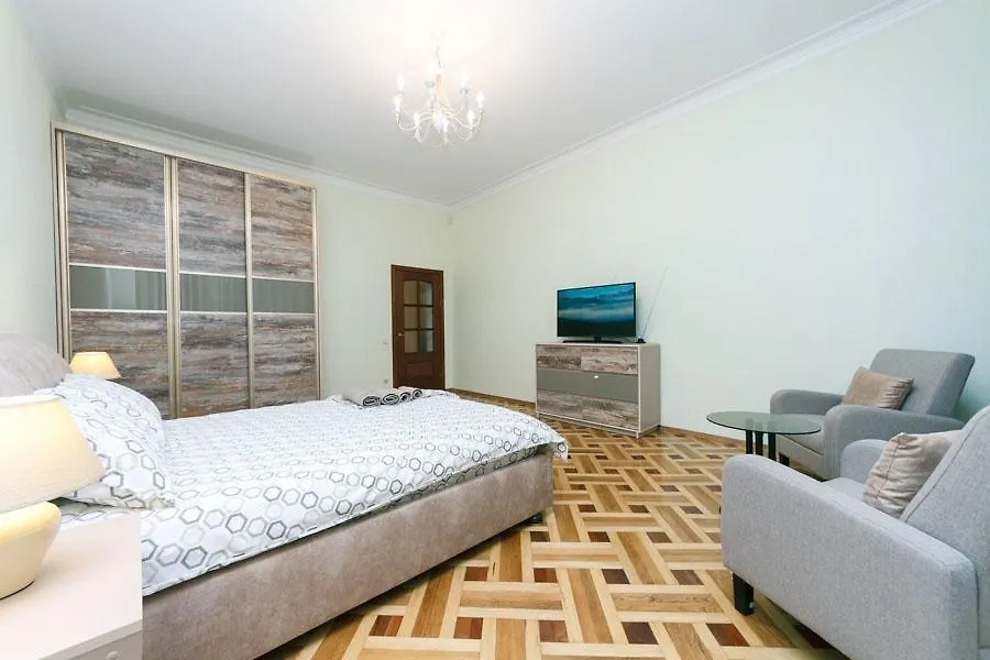 2 Bedroms Right Near Khreashatik Kyiv 0*,  Ukraine