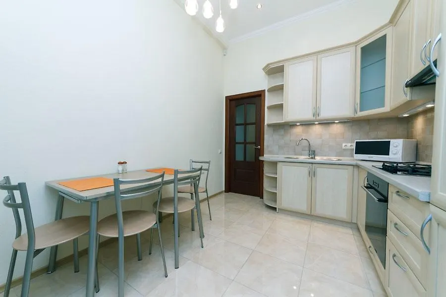 2 Bedroms Right Near Khreashatik Kyiv