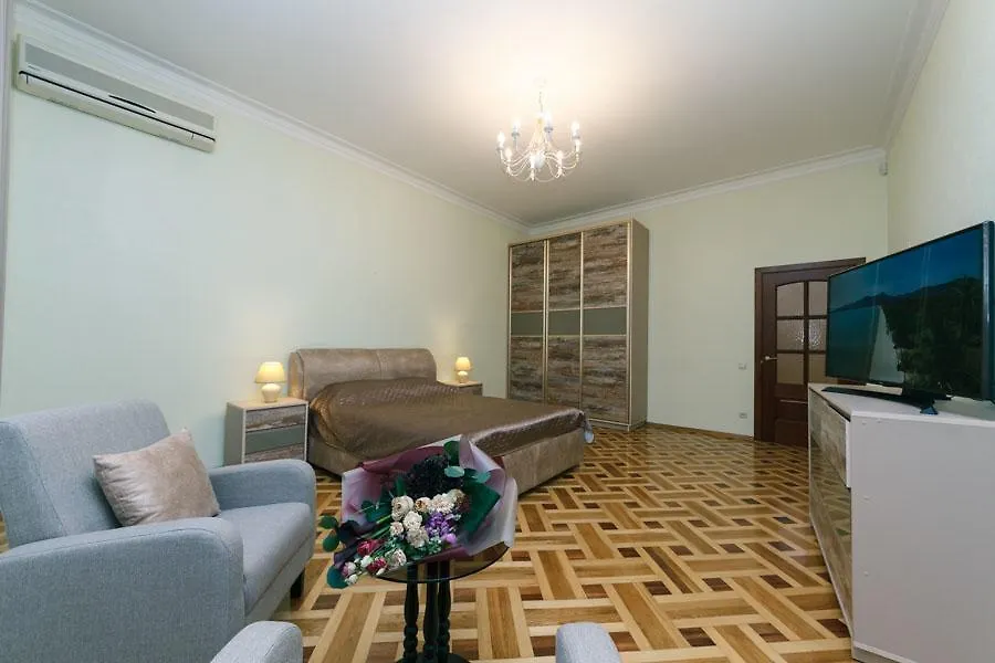 2 Bedroms Right Near Khreashatik Kyiv Ukraine